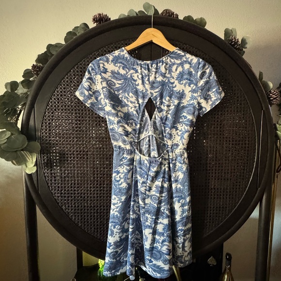 Show Me Your Mumu Antiqua Stretch Ibiza Blue White Floral Dress EUC - Picture 5 of 16